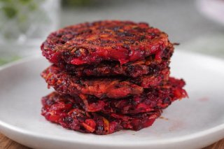 Knusprige Rote-Bete-Puffer